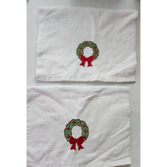 Cotton 2 Hand Towels With Embroidered Green Red Christmas Wreath USA - Picture 3 of 8